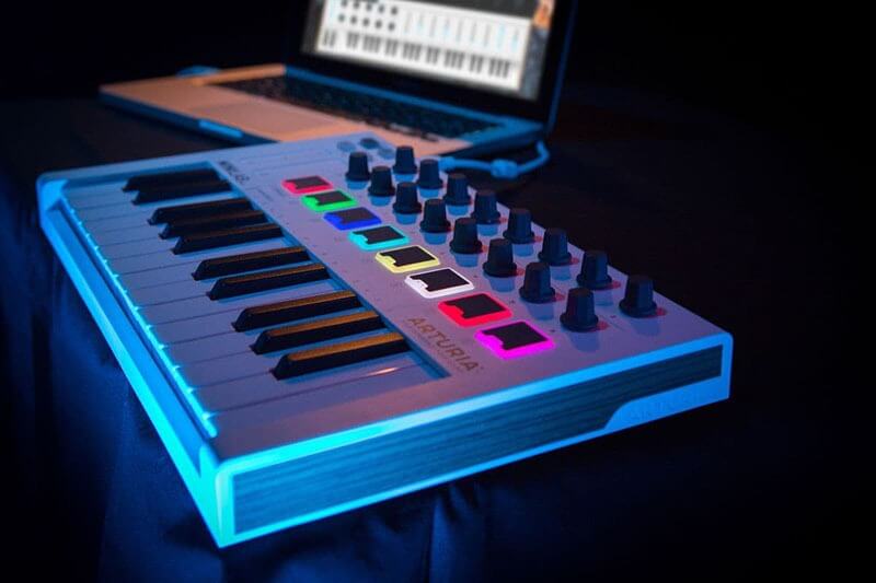 Arturia-MiniLab-mk2-gia-tot