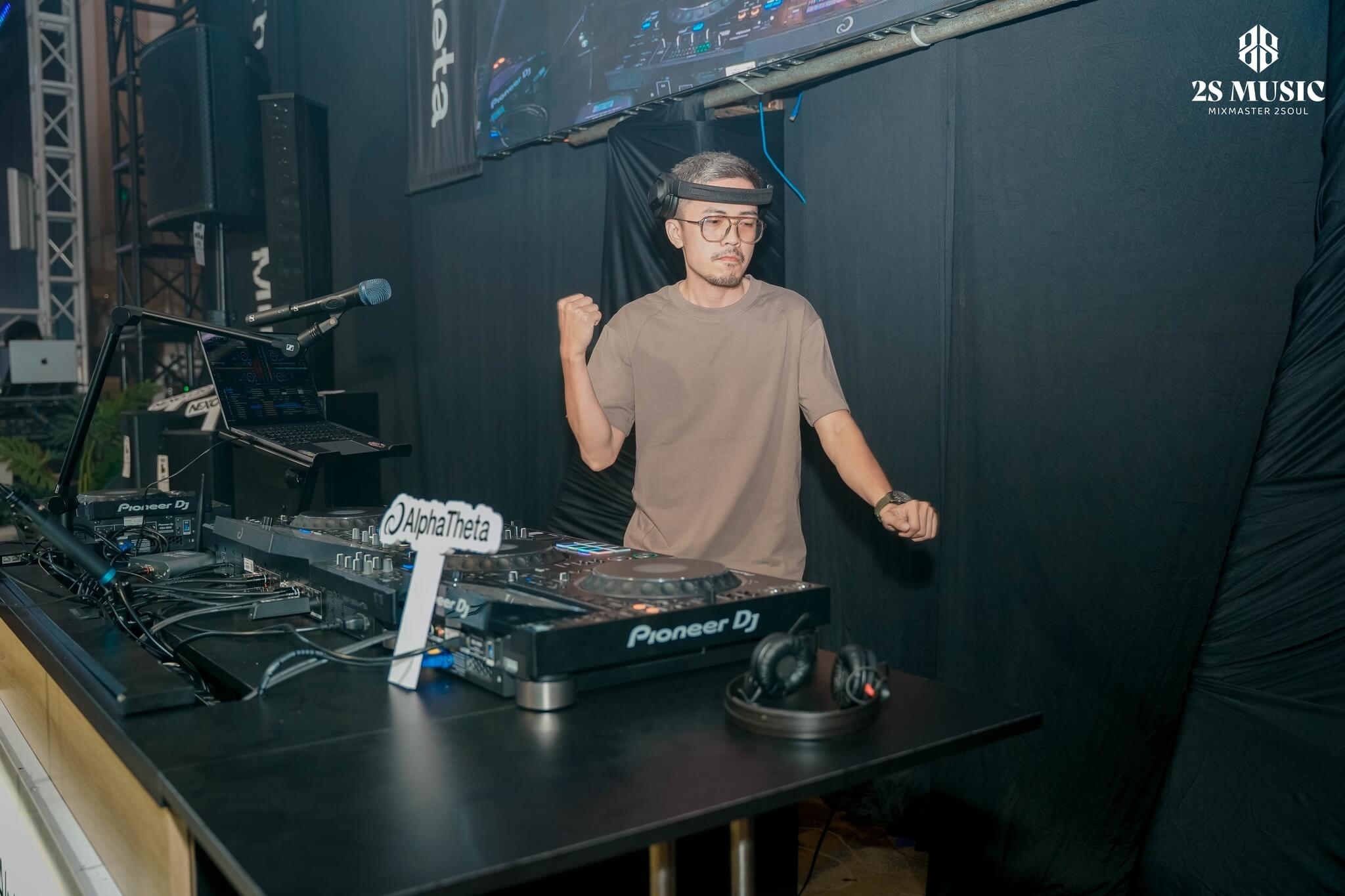alphatheta-xdj-az-chinh-hang-tai-2s-music-shop