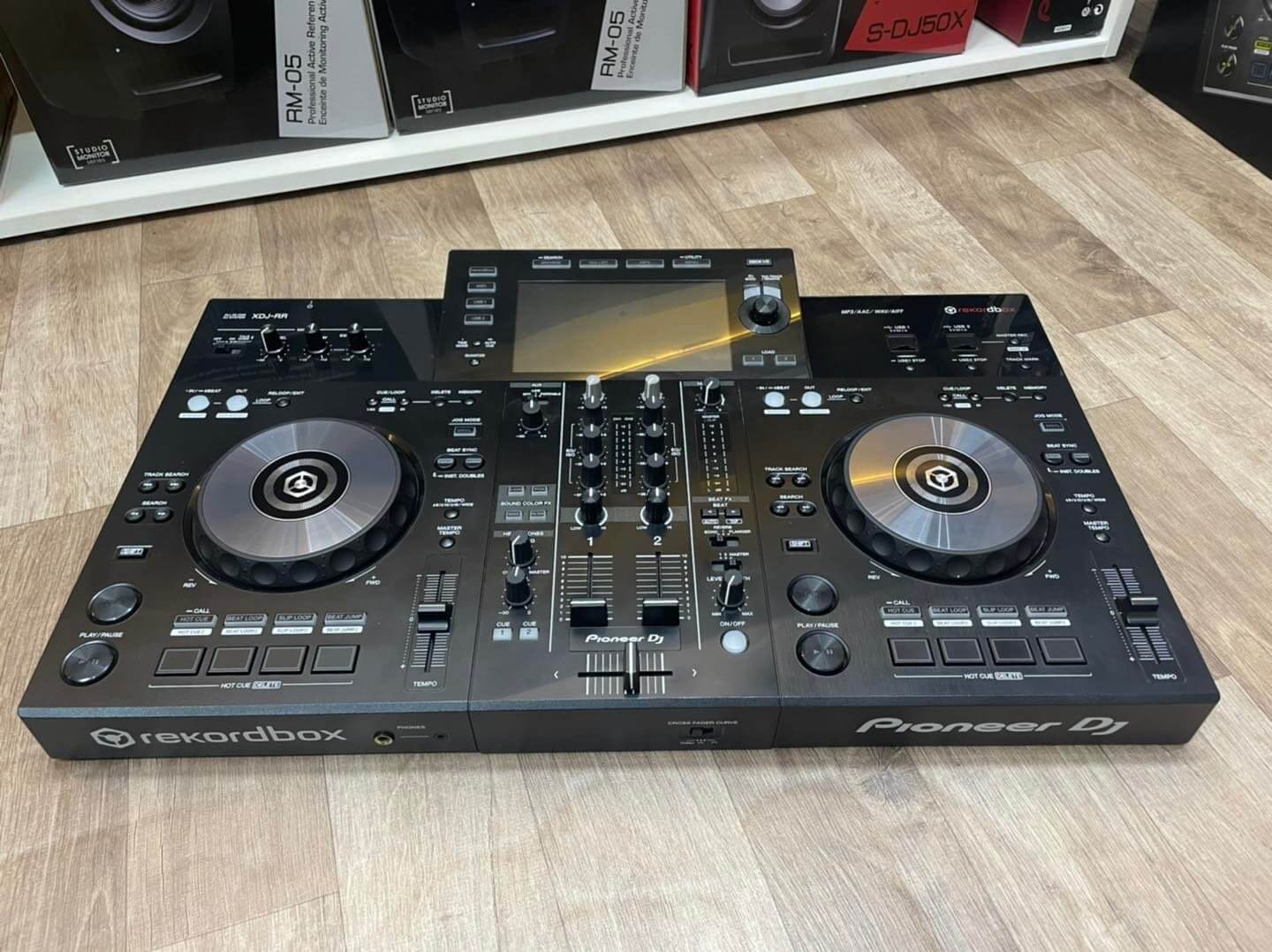 ddj-800-vs-xdj-rr-chon-loai-nao