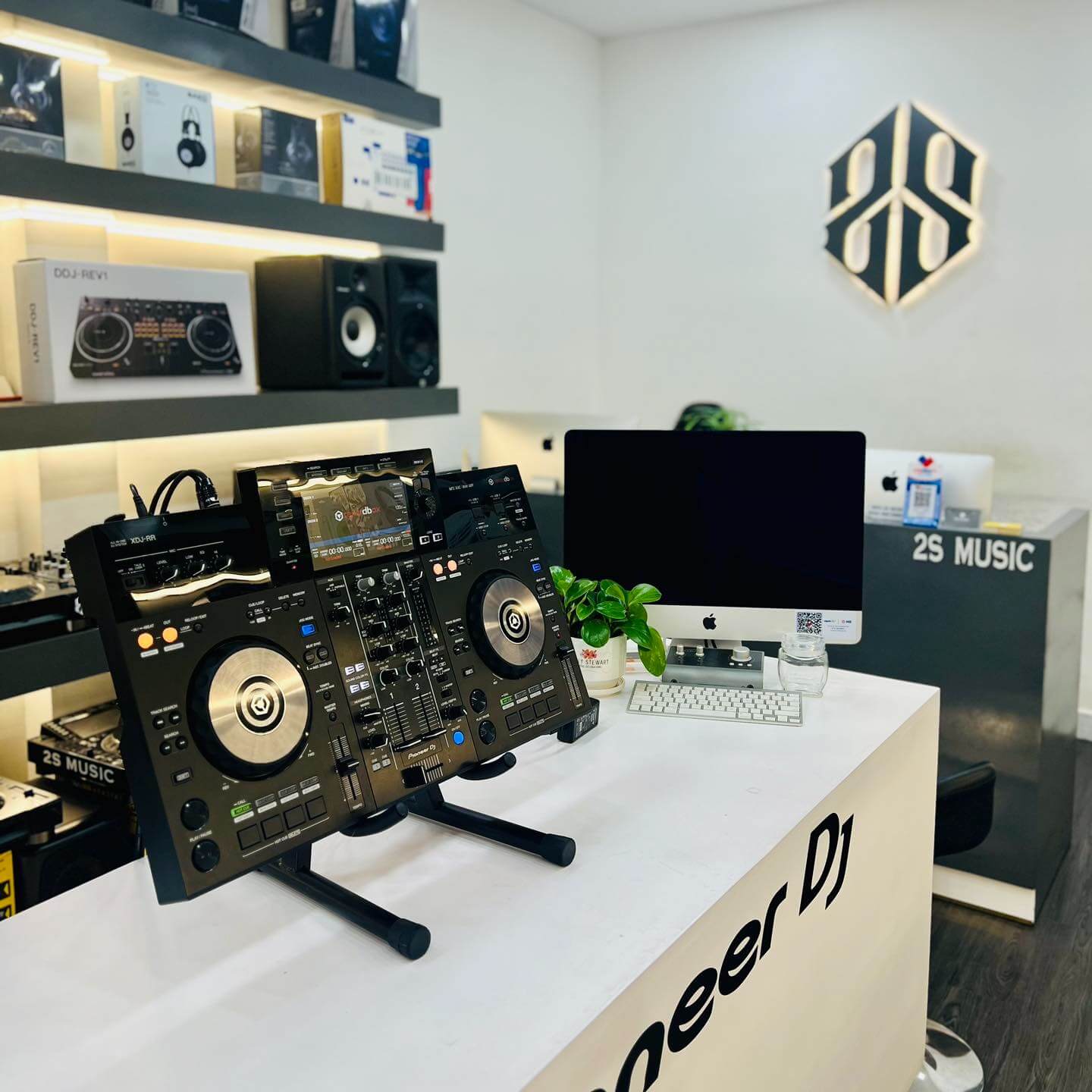 ddj-800-vs-xdj-rr-so-sanh