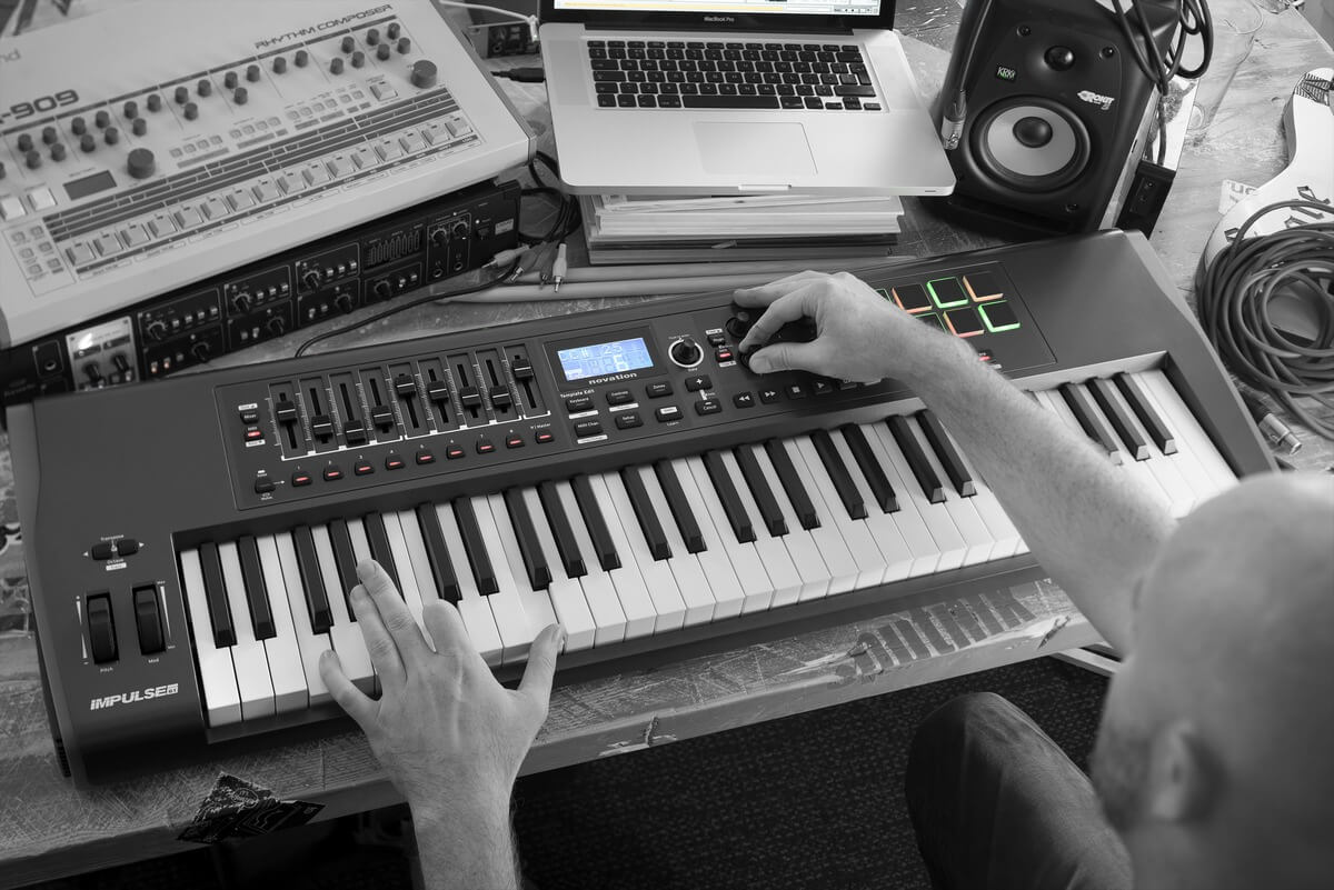 impulse-61-midi-keyboard-review-chi-tietimpulse-61-midi-keyboard-review-chi-tiet