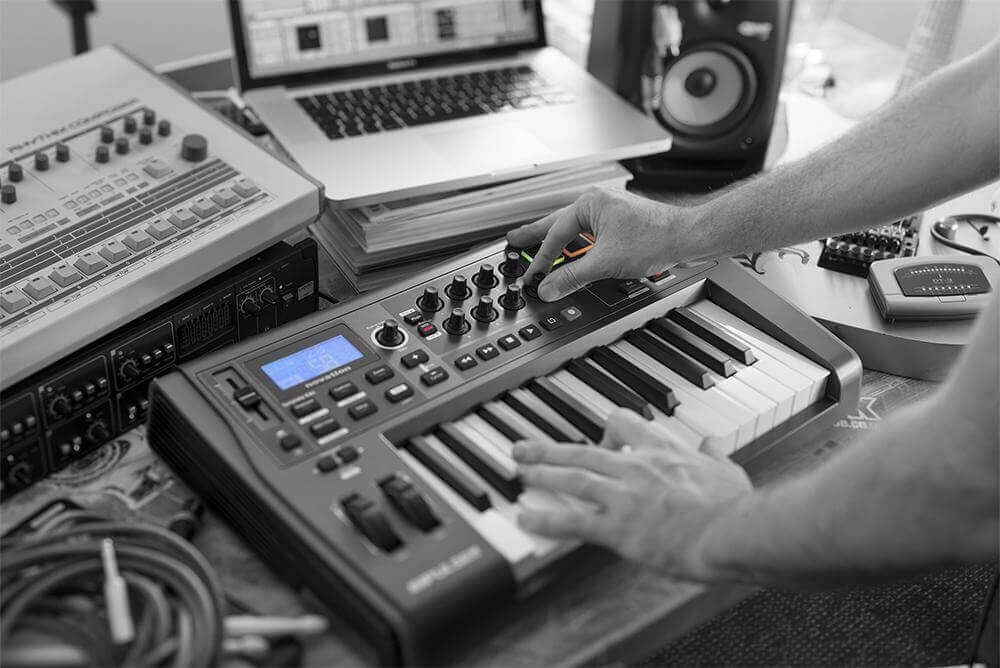 midi-novation-impulse-25-chinh-hang