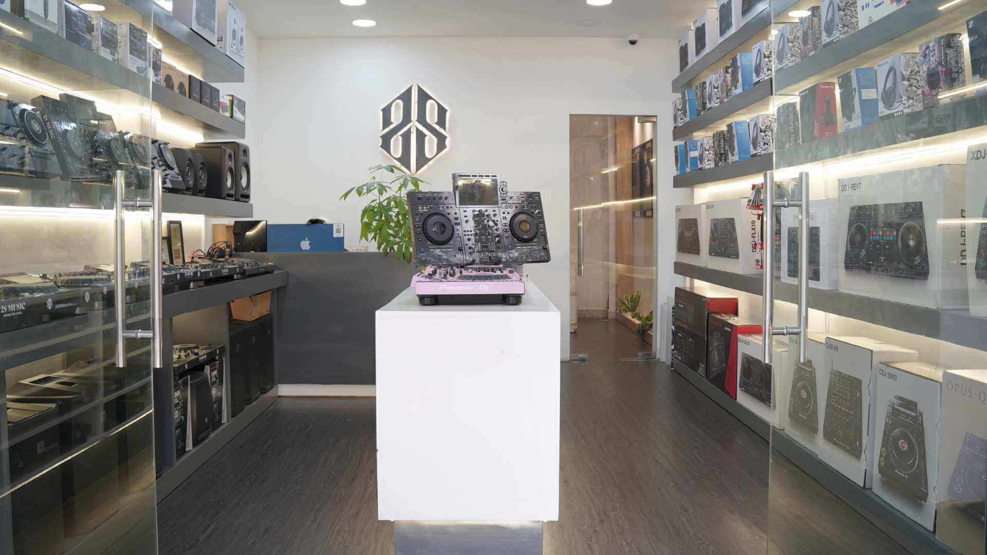 shop-ban-ban-dj-2s-music-shop