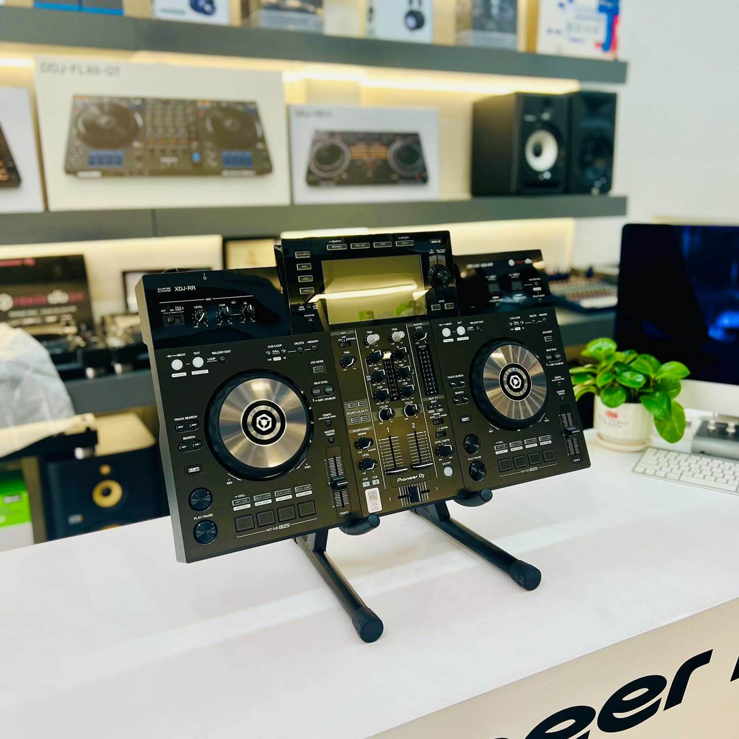 so-sanh-chi-tiet-xdj-rr-vs-rx2