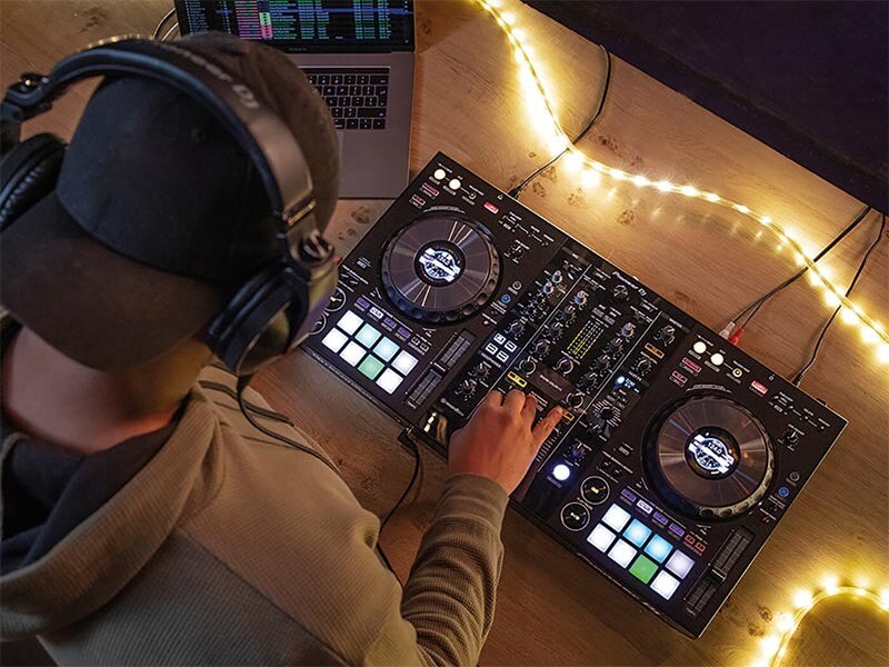 xdj-rr-vs-ddj-800-chinh-hang